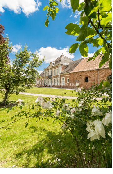Le corps de logis vu depuis le jardin